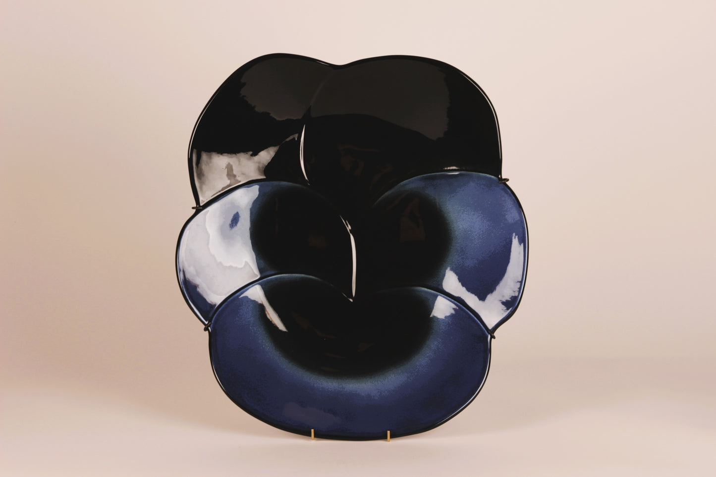Ceramic wall plate, Viola, Birger Kaipiainen, Arabia
