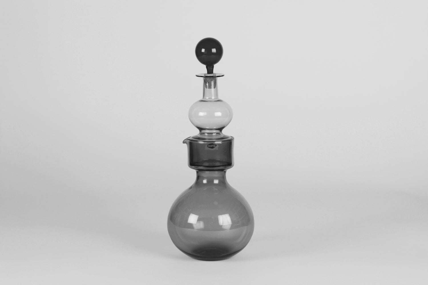Carafes. Sculpted Fluid. - Royal SiO2