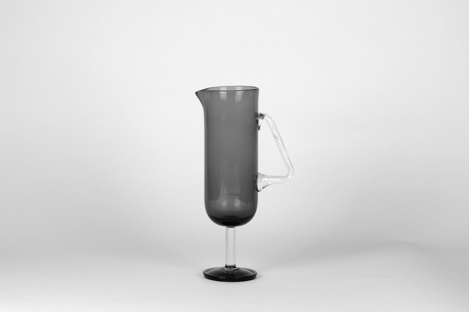 Pitchers. Flowing Lines. - Royal SiO2